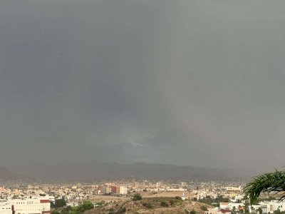 Comienza a cerrarse el cielo con rayos y truenos por fuerte tormenta