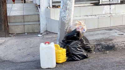 Se acumula la basura en banquetas del centro 