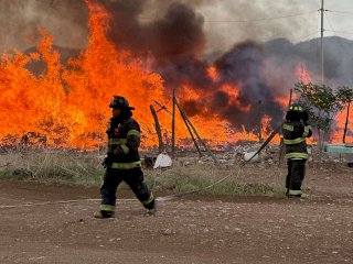 Atendió bomberos incendio en predio de la colonia Batalla de Sacramento