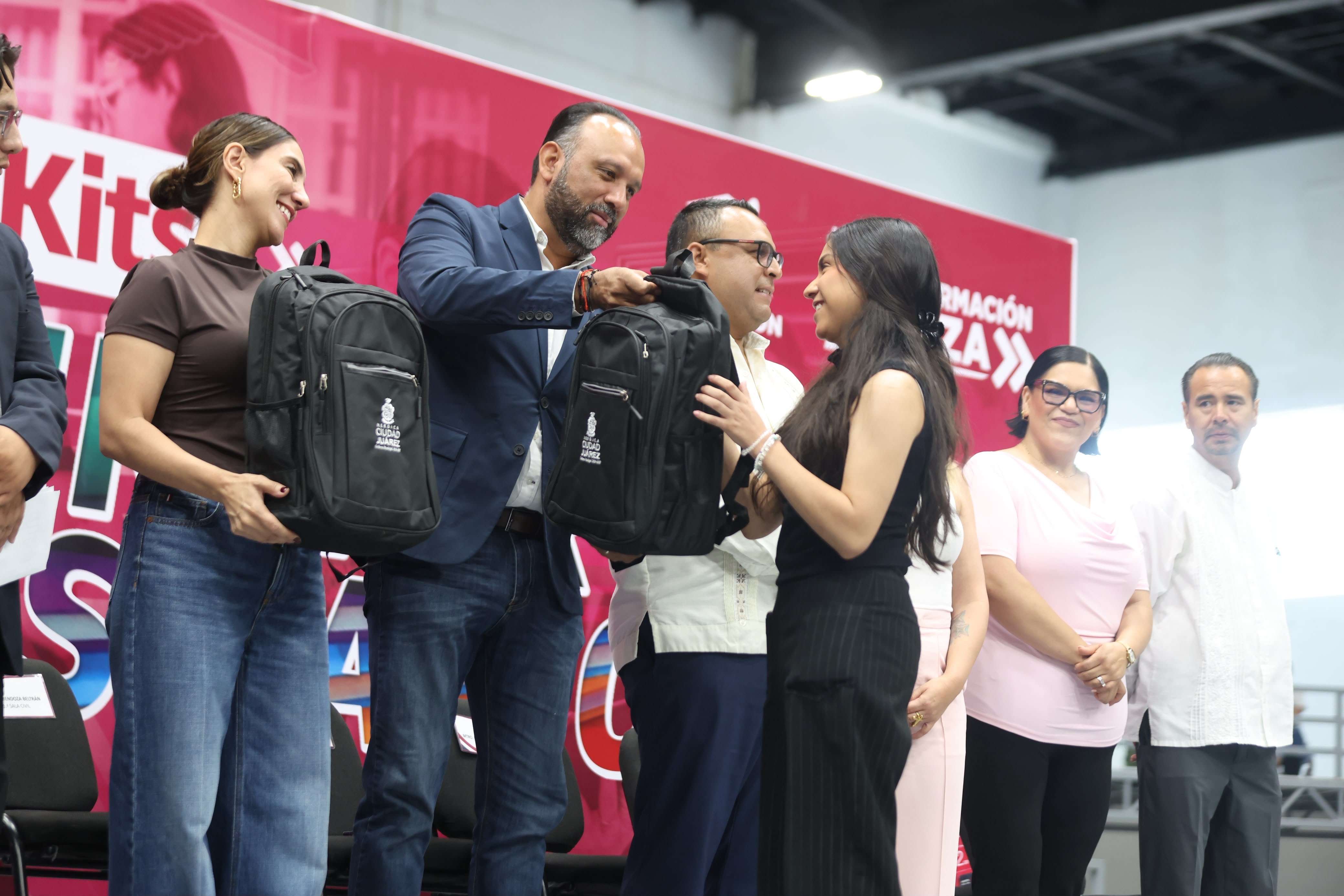 Entrega Municipio 2 mil 850 becas para acceso a la universidad