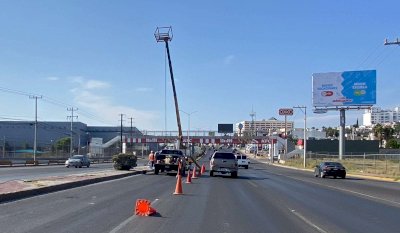 Cambian luminarias en el Perijuv para reforzar seguridad vial 
