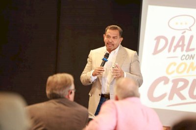 Escucha Cruz Pérez Cuéllar inquietudes de jóvenes empresarios