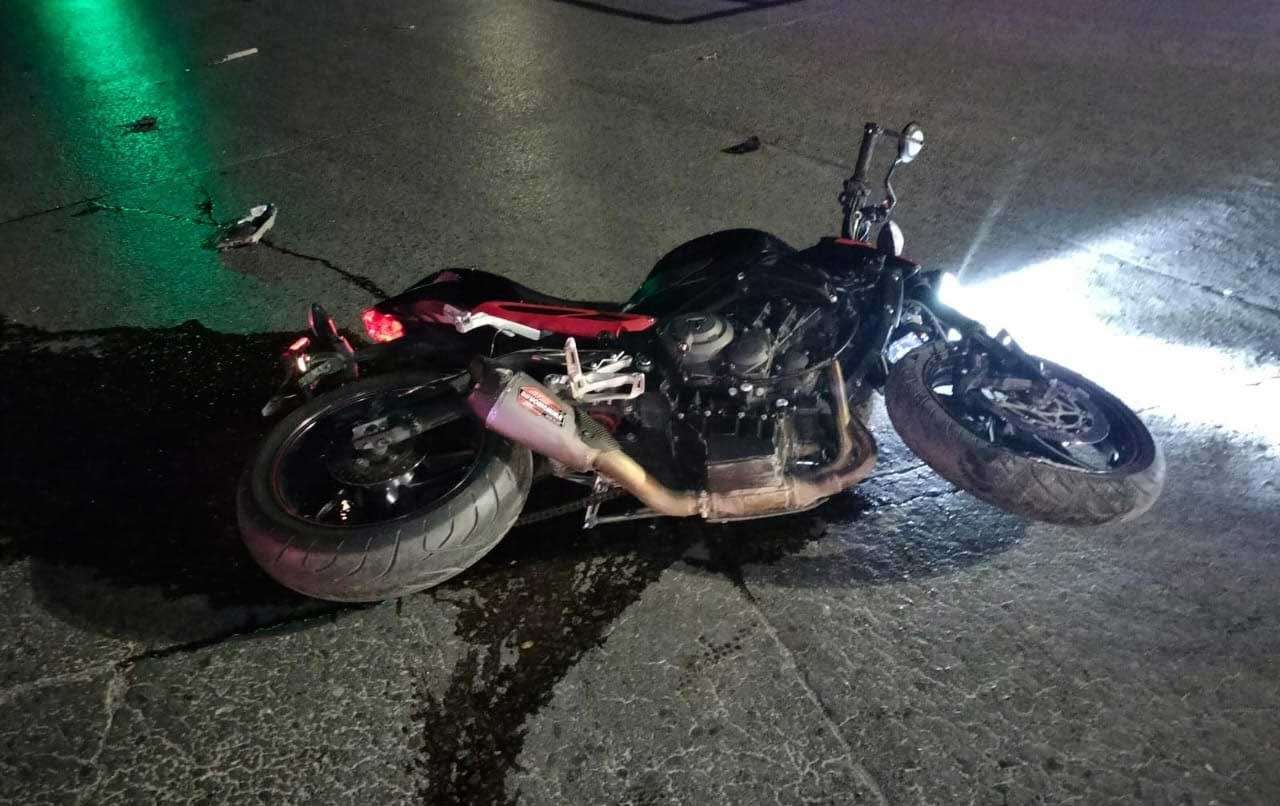 Deja choque entre motocicletas tres heridos en rúa a Delicias 
