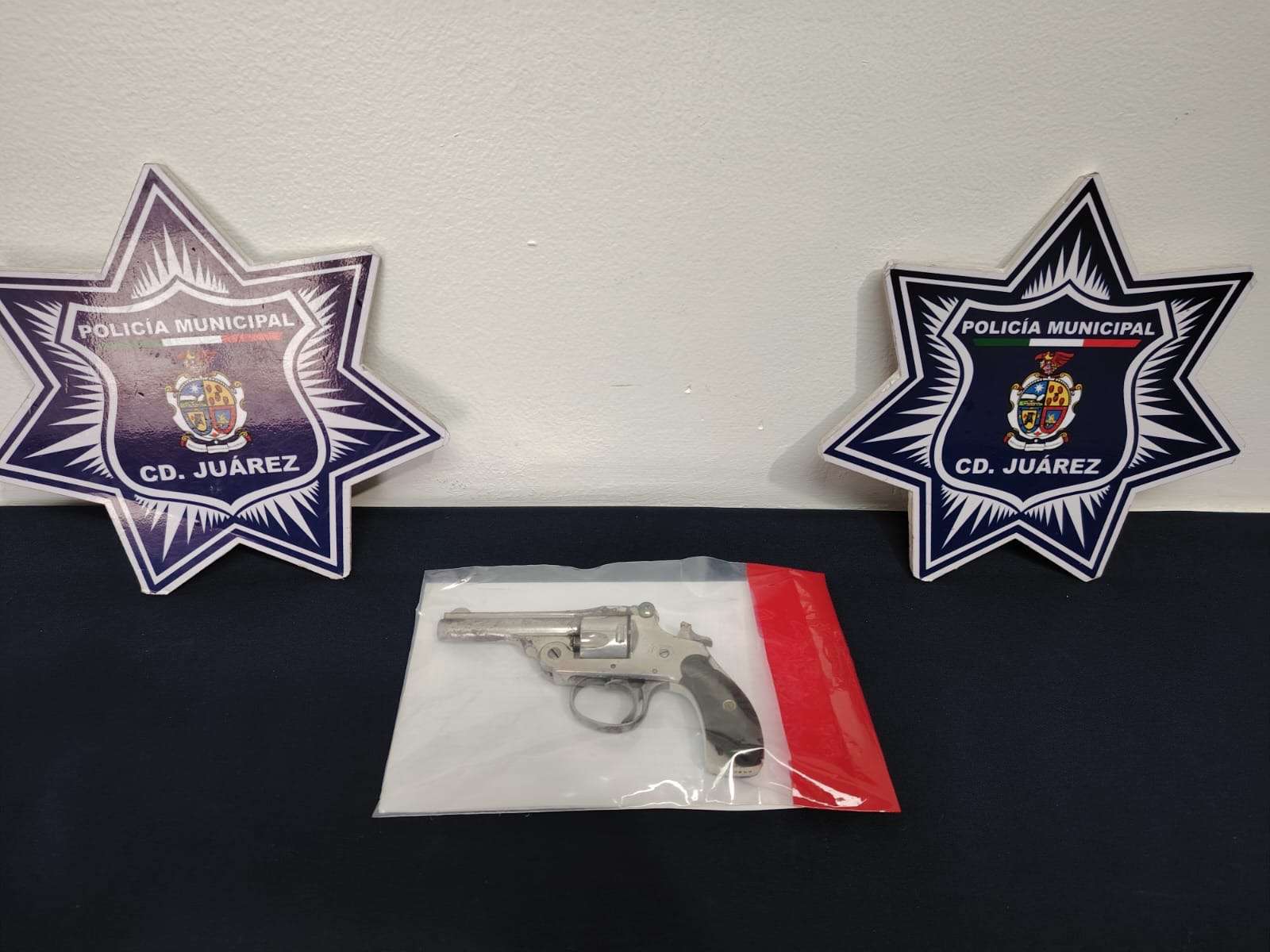 Detienen a sujeto con u. arma de fuego