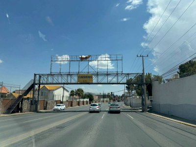 Clausuran estructura publicitaria en la Politécnico por falta de permisos