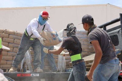 Entregan materiales de construcción a 23 familias de Satevó