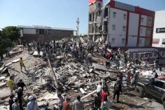 Sacude sismo de 7.4 a Colombia; hay al menos 111 muertos