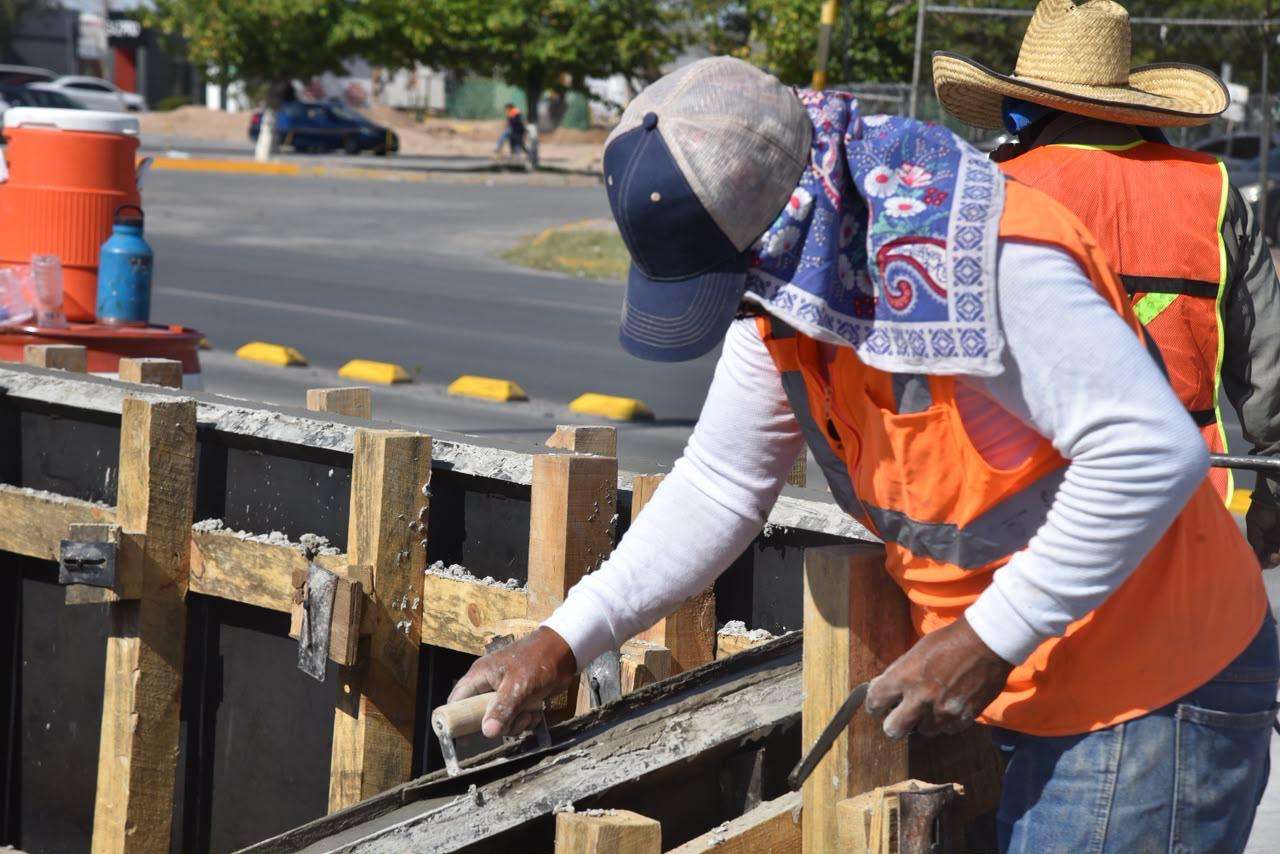 Rehabilitan camellón de la Tecnológico