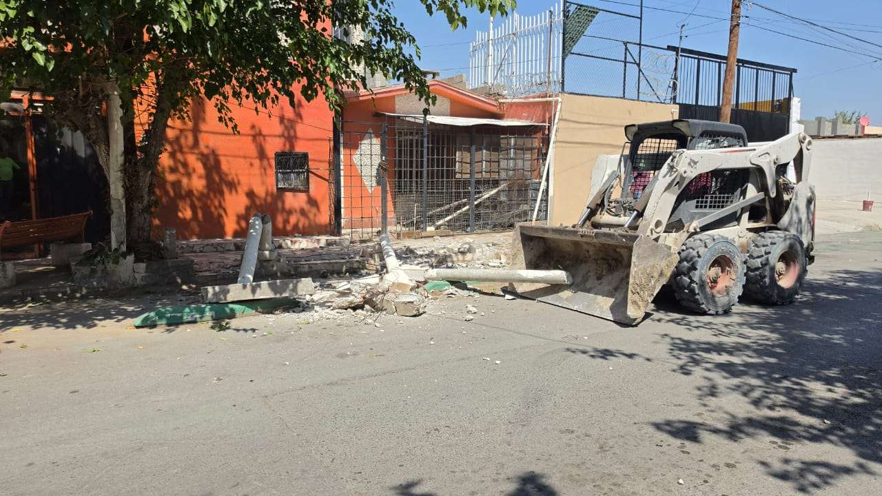 Desmantelan estructura inestable en la calle Costa Rica