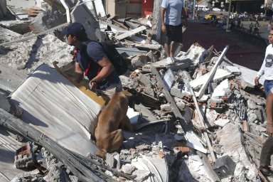 Buscan en Colombia a cientos entre los escombros por el terremoto 