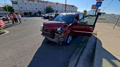 Deja carambola de 4 vehículos un herido en el Perijuv