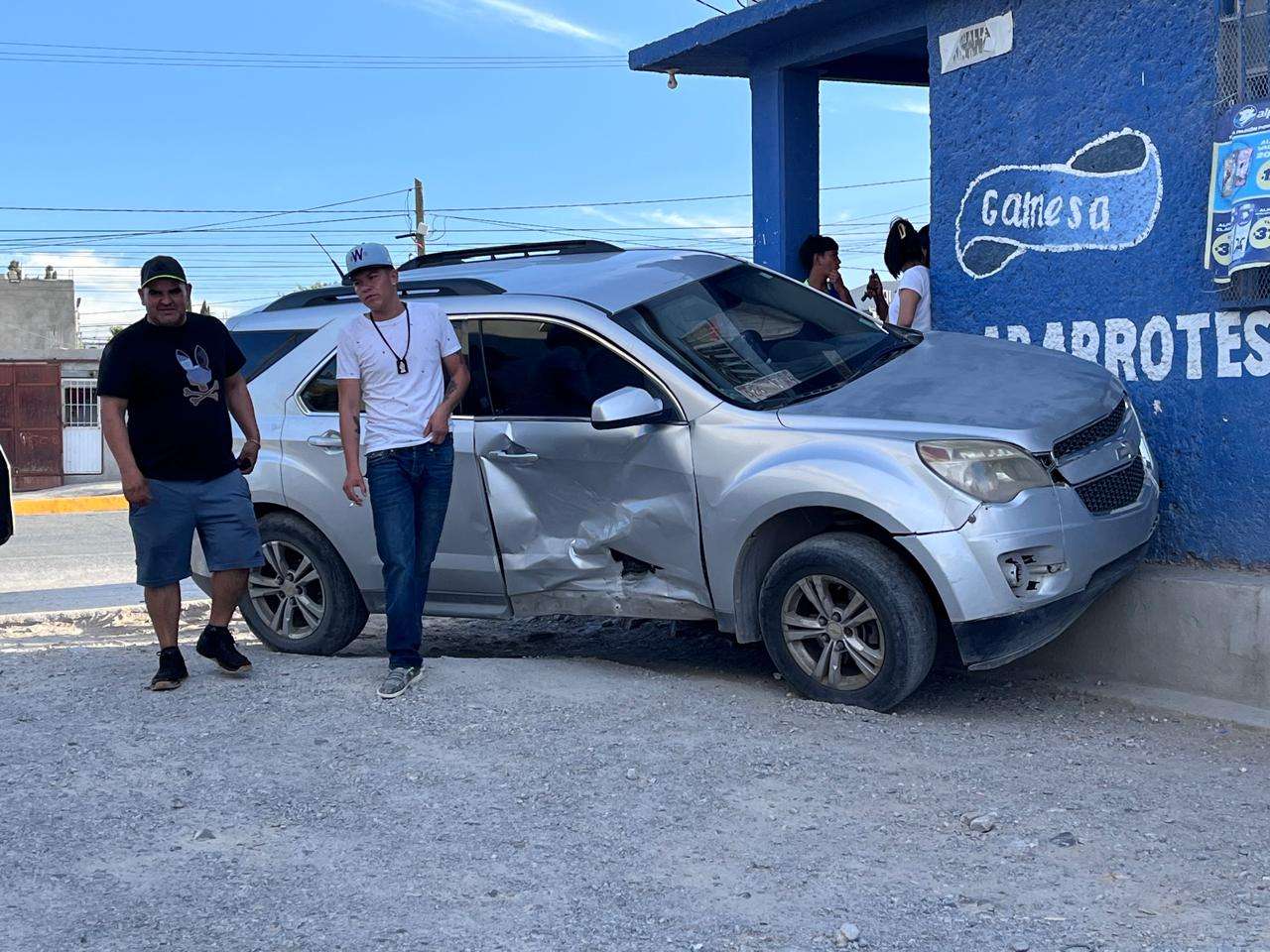 Colisionan dos vehículos en el bulevar Zaragoza