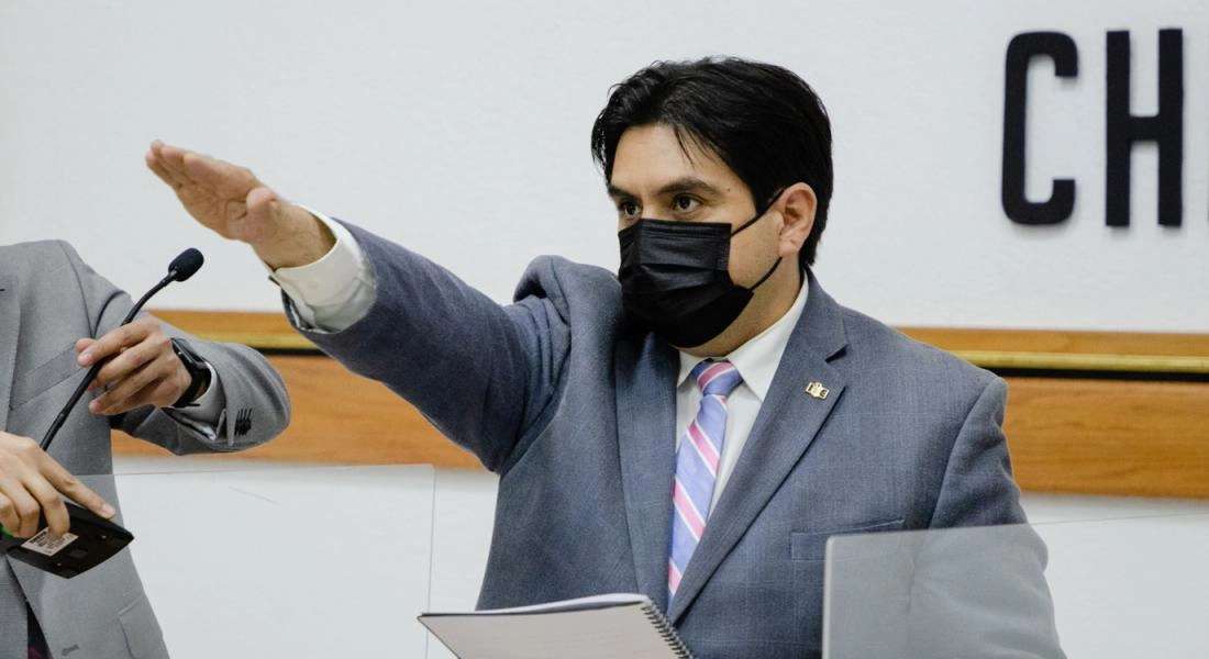 Ordena IEE bajar espectaculares y videos contra Morena 