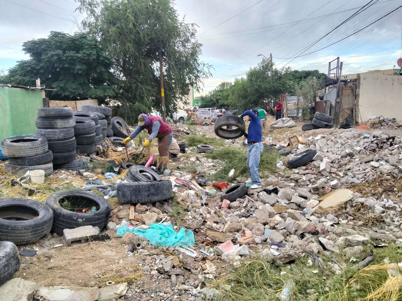 Limpian arroyo de la colonia Zaragoza para prevenir riesgos durante las lluvias