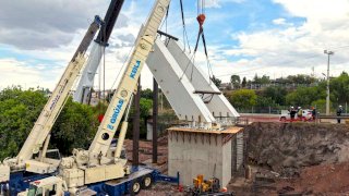 Montan primera estructura del arco atirantado en Canal y Perijuv 