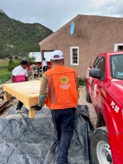 Entregan apoyos a familias afectadas por lluvias en Chínipas y Guachochi 