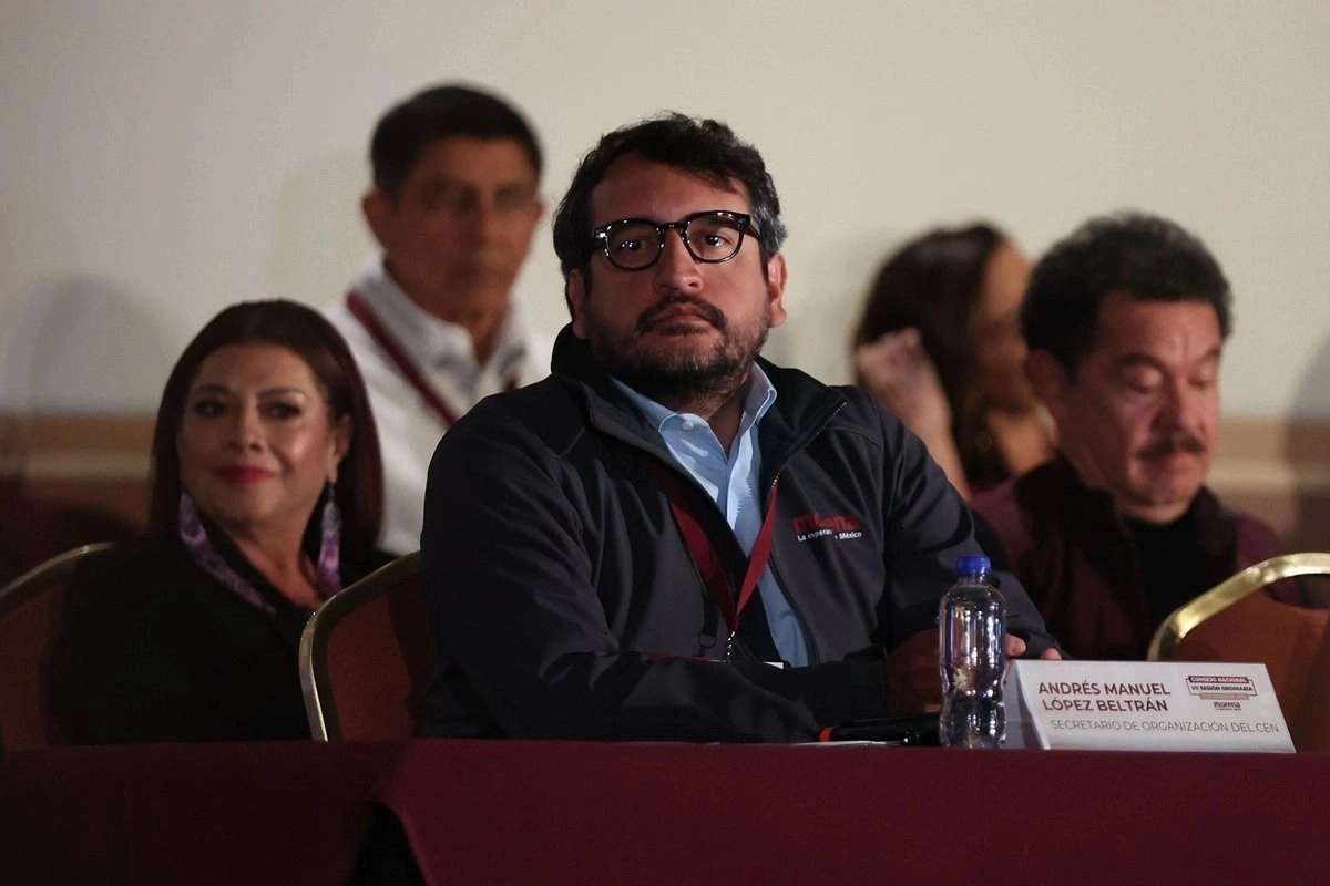 Retiran visa a Andy López Beltrán; acusa represalia política