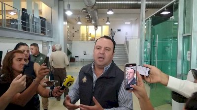 Exige Guillermo Ramírez a Andy López explicar retiro de visa 