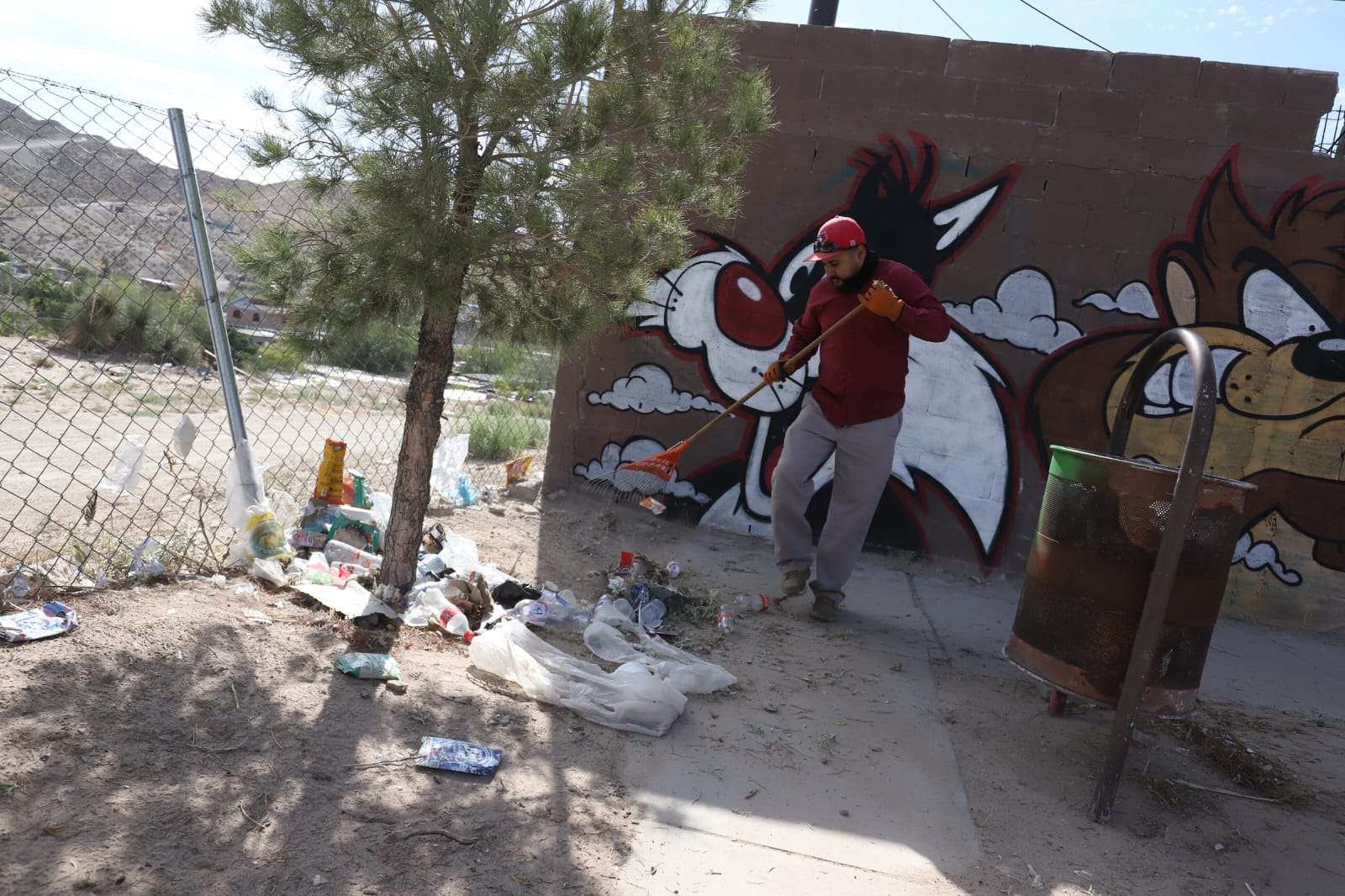 Dan mantenimiento en áreas verdes de Anapra