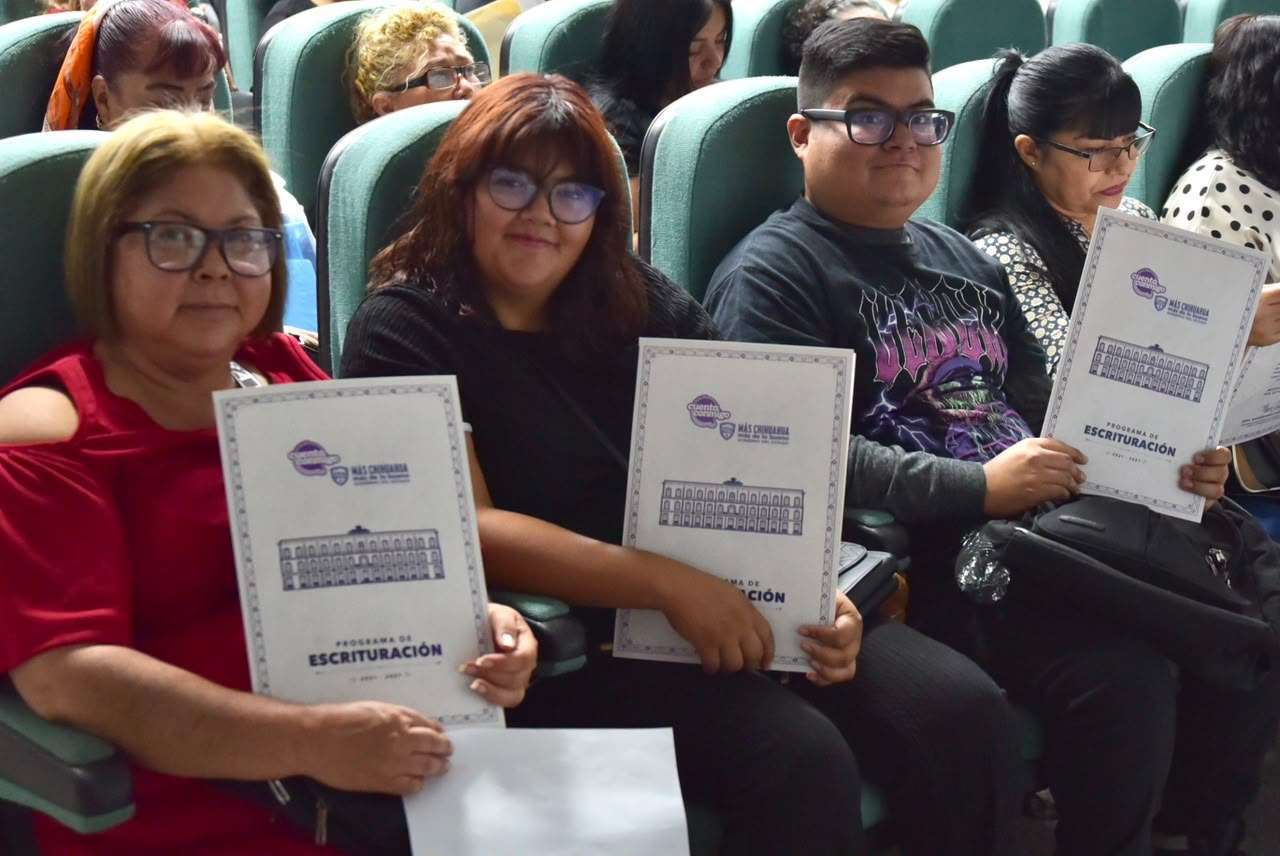 Entrega Gobierno del Estado escrituras a 100 familias