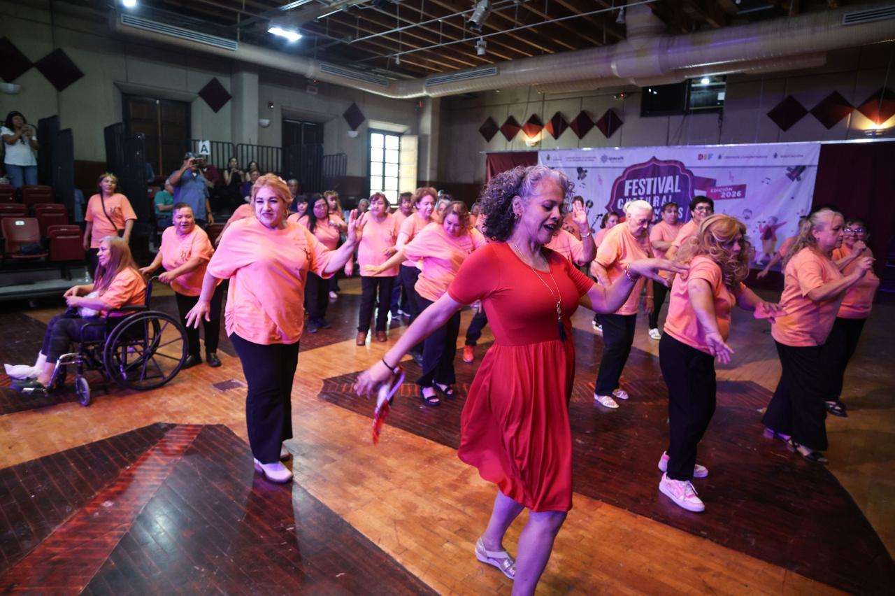 Celebran con éxito el Festival Cultural 60 y más