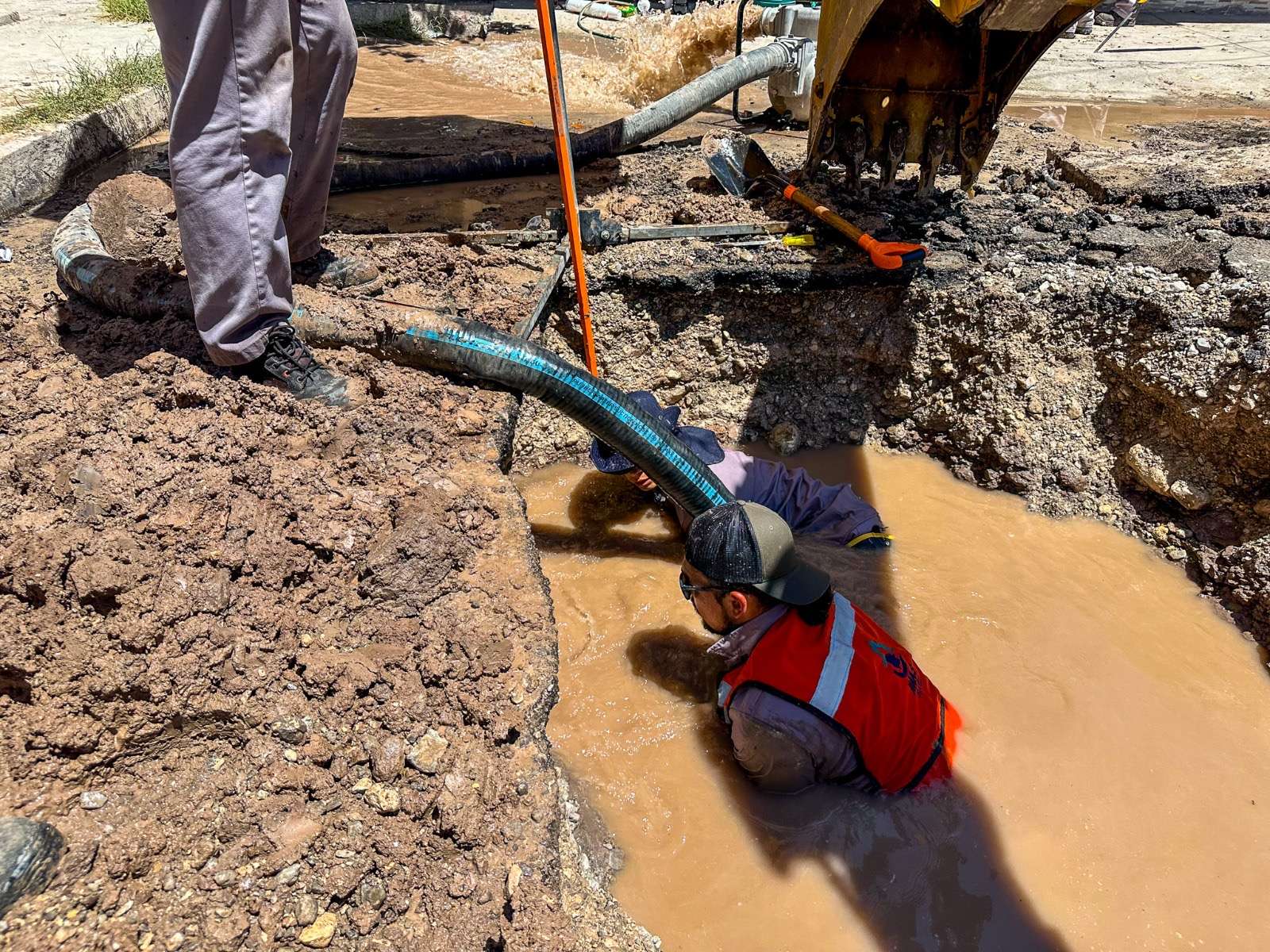 Repara JMAS fuga de agua potable en Pradera Dorada