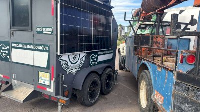 Se queda sin frenos grúa y provoca accidente en la vía corta a Parral