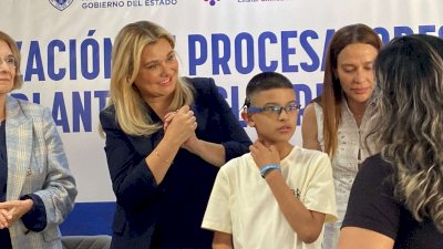 Encabeza Maru entrega de 86 procesadores de implantes cocleares 