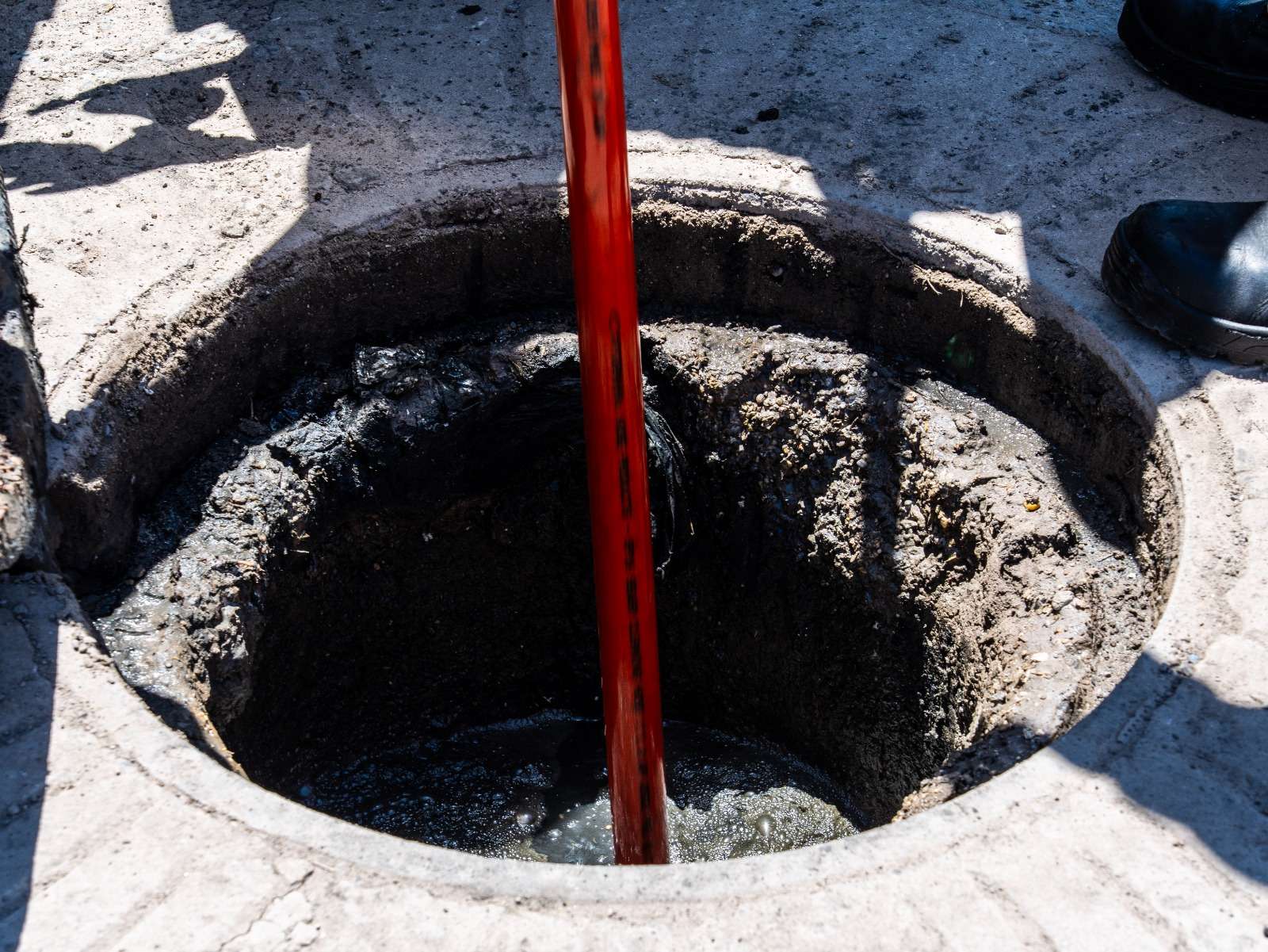 Realizan mantenimiento a la red de alcantarillado en Bellavista