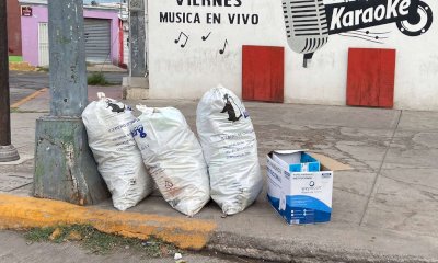 Invade basura la avenida Juárez y genera molestia entre peatones 