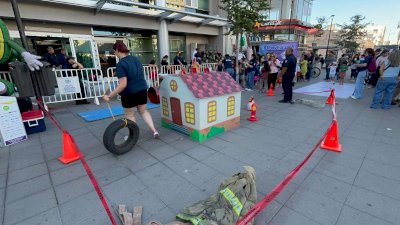 Realizan bomberos carrera vertical en la sede del Congreso