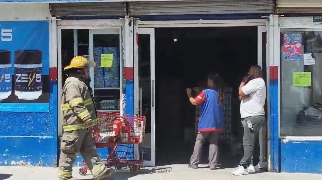 Evacúan supermercado tras conato de incendio en el Centro