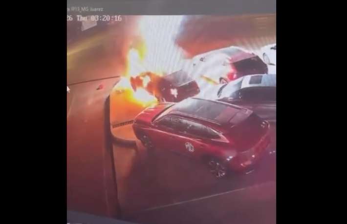 Viralizan video de incendio provocado en agencia automotriz de Juárez