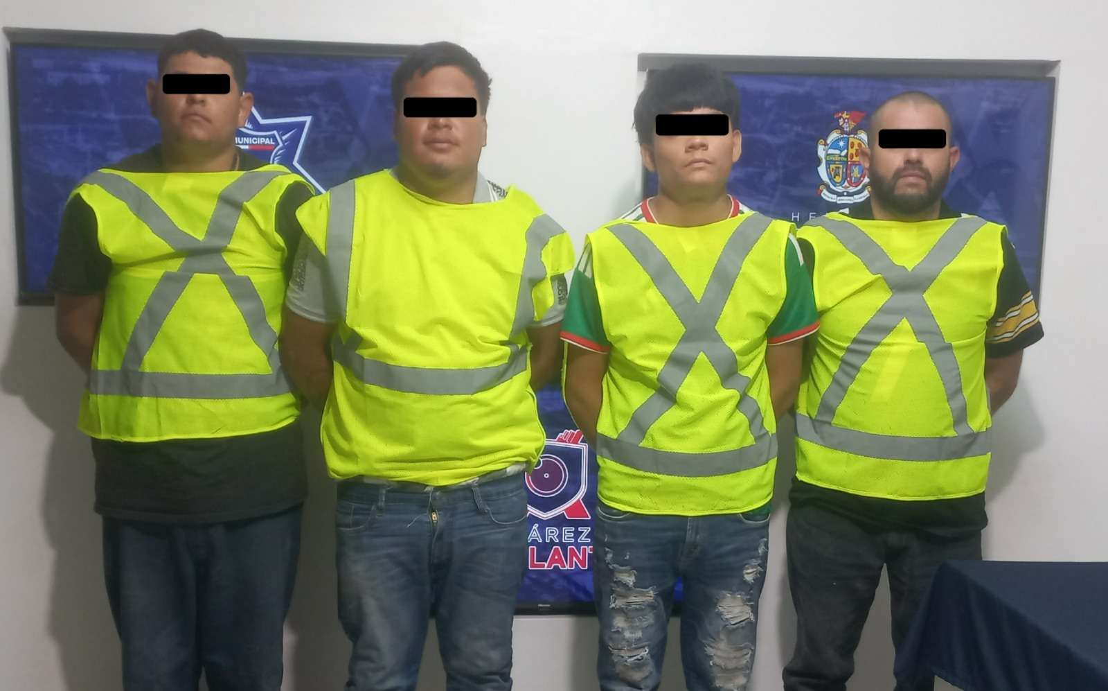 Detienen a cuatro hombres con dos armas de fuego en la Insurgentes