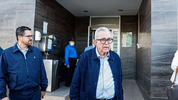 Regresó Rocha Moya al gobierno de Sinaloa