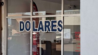 Baja el dólar a $17.10 en centro cambiario Rachasa