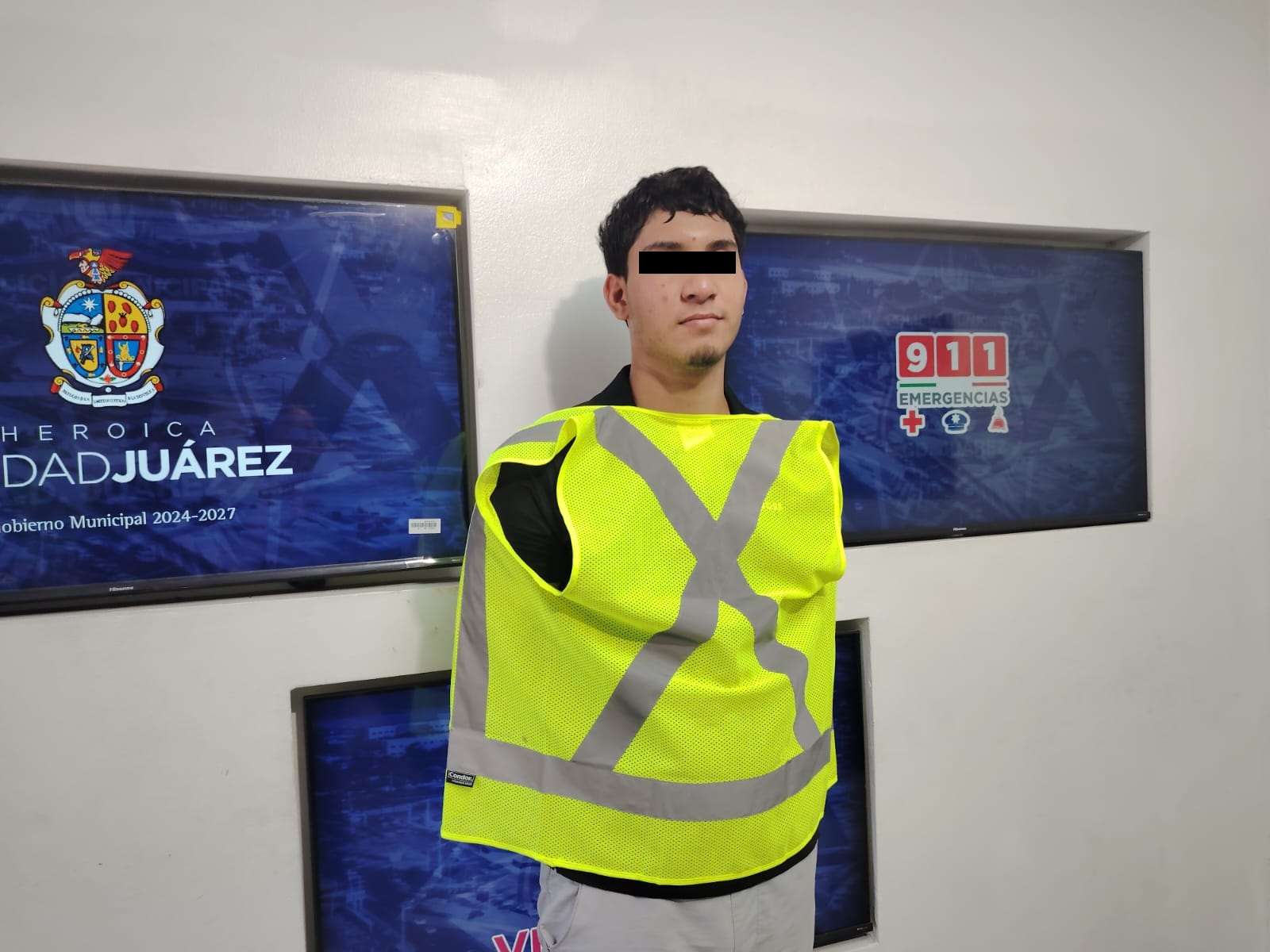 Detienen a dos con una subametralladora tipo Uzi