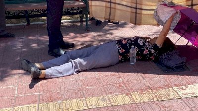 Sufre adulta mayor posible fractura luego de caer en Plaza Hidalgo