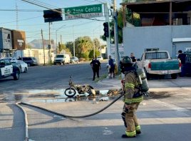 Consume incendio motocicleta en la colonia San Felipe