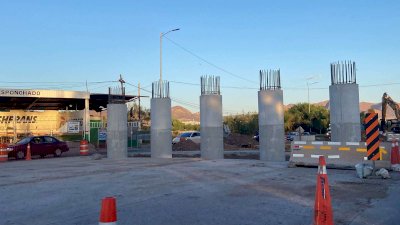 Avanza construcción del puente de Palestina con 10 columnas coladas 