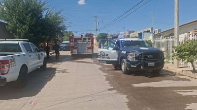 Provoca incendio al quemar madera en el patio de su casa