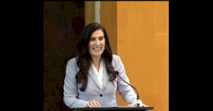 Pide Kenia López desaparición de poderes en Sinaloa 