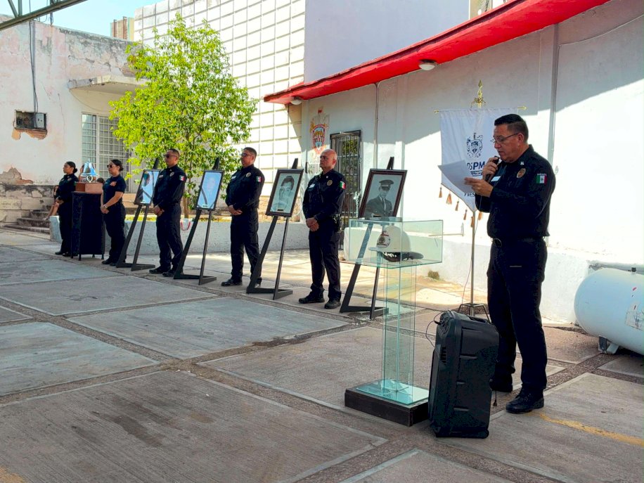 Rinden homenaje a bomberos caídos de Chihuahua 