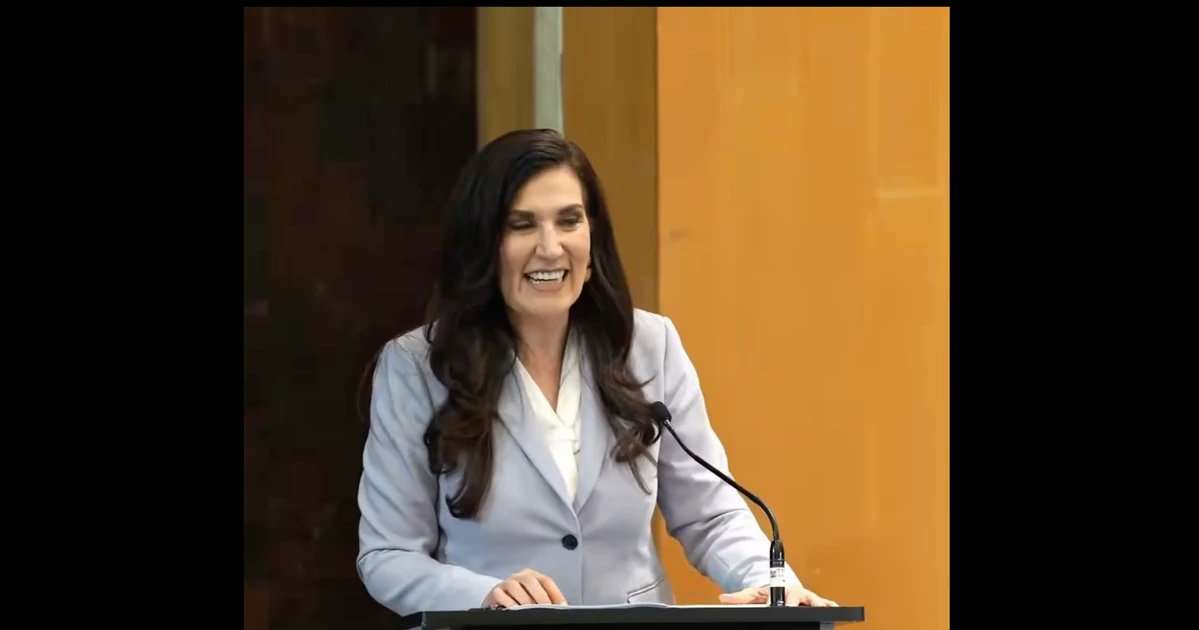Pide Kenia López desaparición de poderes en Sinaloa 