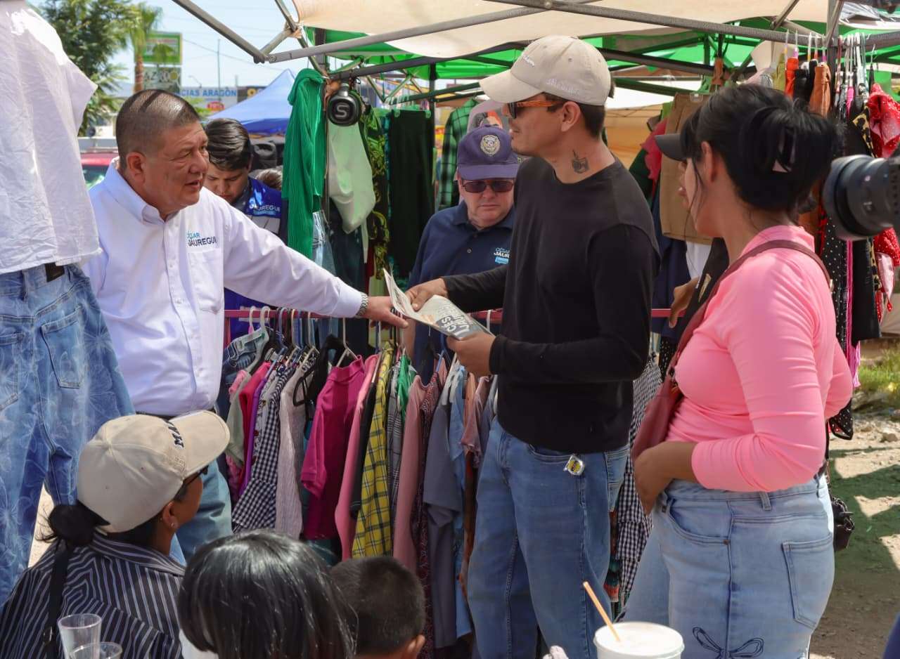 Recorre César Jáuregui el Tianguis Equus; escucha a comerciantes