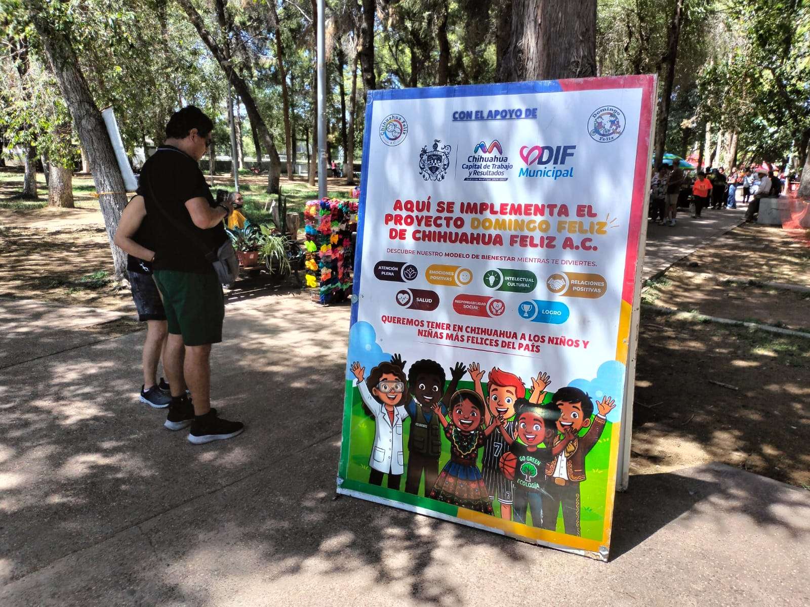 Acuden familias a disfrutar actividades y comercio en la Deportiva