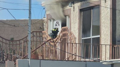 Consume incendio planta alta de vivienda en la colonia Granjas