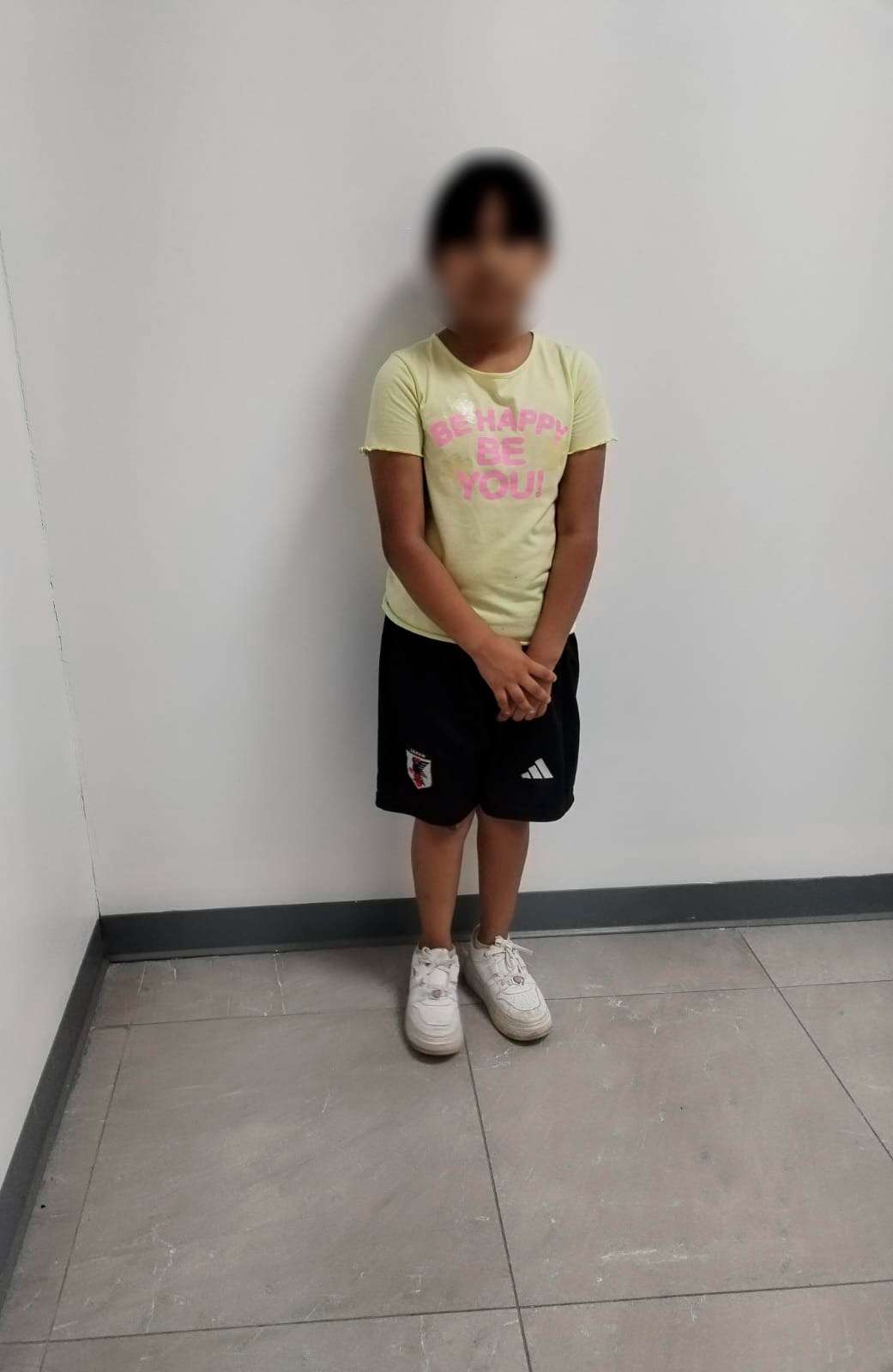 Busca a familiares de niña de 10 años localizada extraviada en Florencia Residencial
