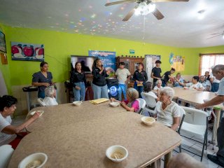 Llevan convivencia a adultos mayores por el Día del Abuelo en Delicias 