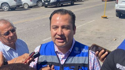 Recibe Jesús Valenciano invitación para buscar una diputación federal